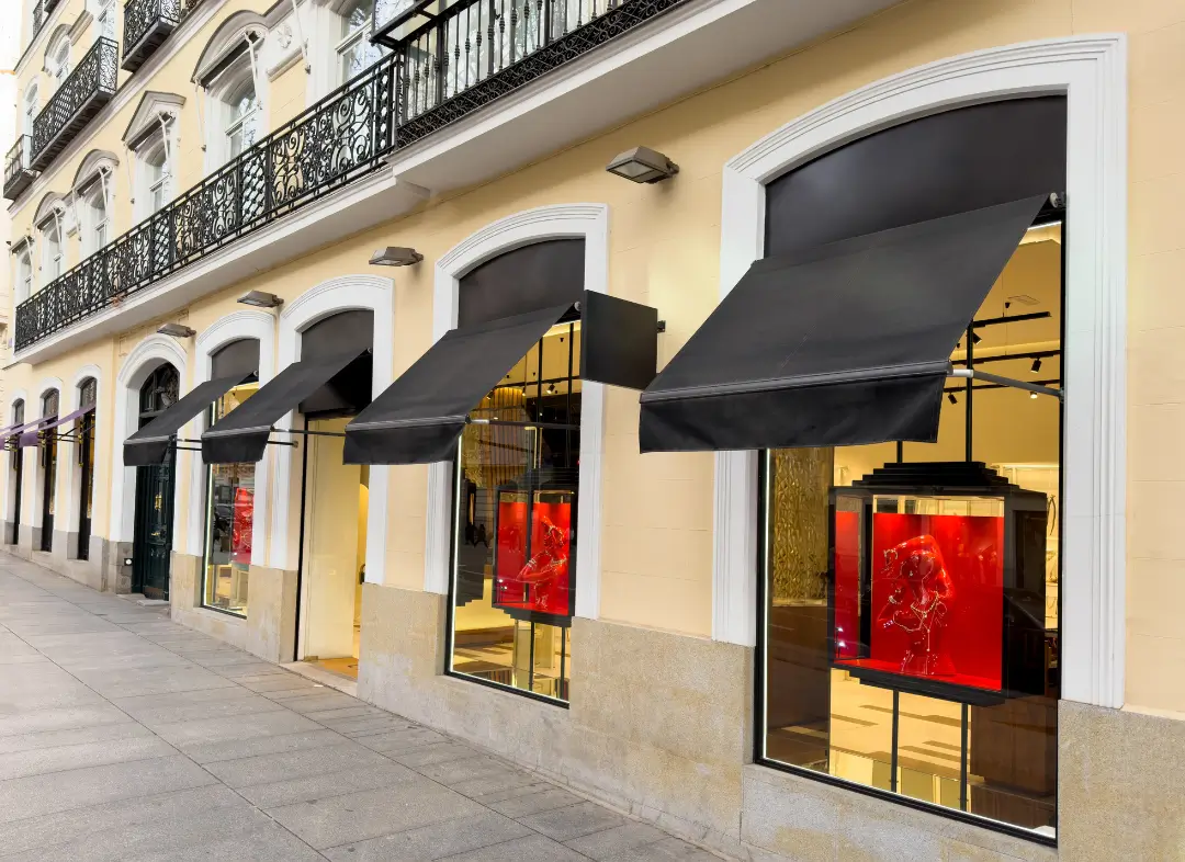 Façade vitrine de magasin en aluminium sur mesure à Mutzig